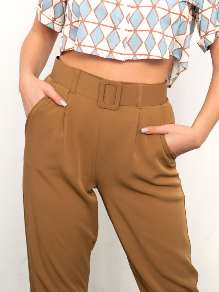 Pantalone vita alta con cintura