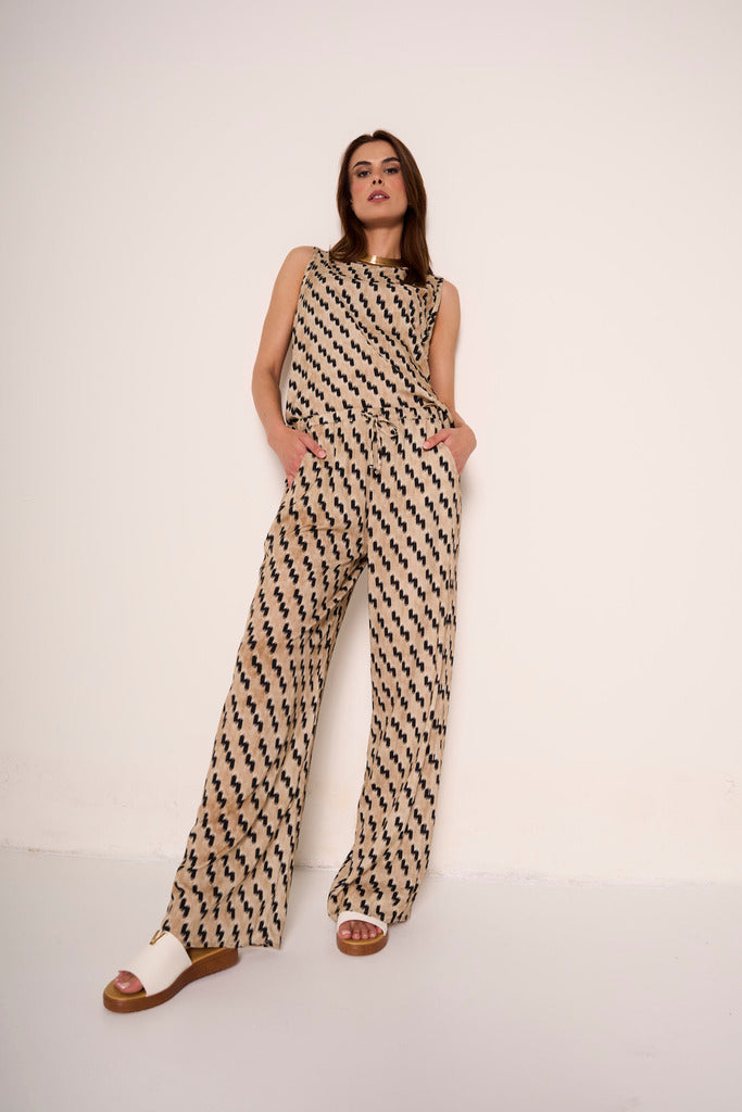 Pantalone ampio con fantasia