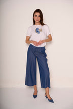 Pantaloni cropped con elastico in vita e strass
