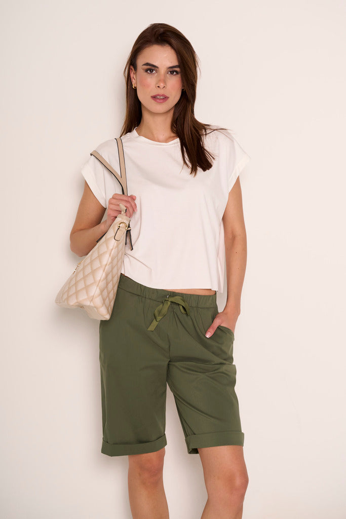 Pantaloncino verde militare con lacci in vita