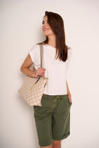 Pantaloncino verde militare con lacci in vita