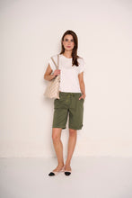 Carica l&#39;immagine nel visualizzatore di Gallery, Pantaloncino verde militare con lacci in vita
