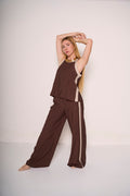 Pantalone ampio marrone con fascia laterale