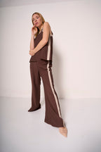 Pantalone ampio marrone con fascia laterale