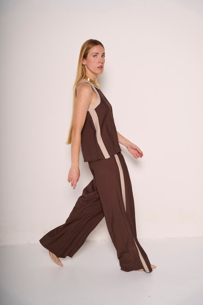 Pantalone ampio marrone con fascia laterale