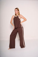 Carica l&#39;immagine nel visualizzatore di Gallery, Pantalone ampio marrone con fascia laterale
