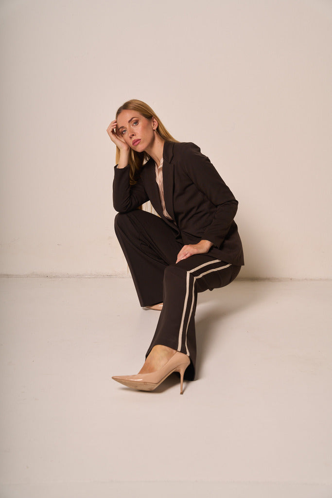 Pantalone ampio con bande laterali