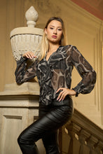 Carica l&#39;immagine nel visualizzatore di Gallery, Pantalone ecopelle a sigaretta
