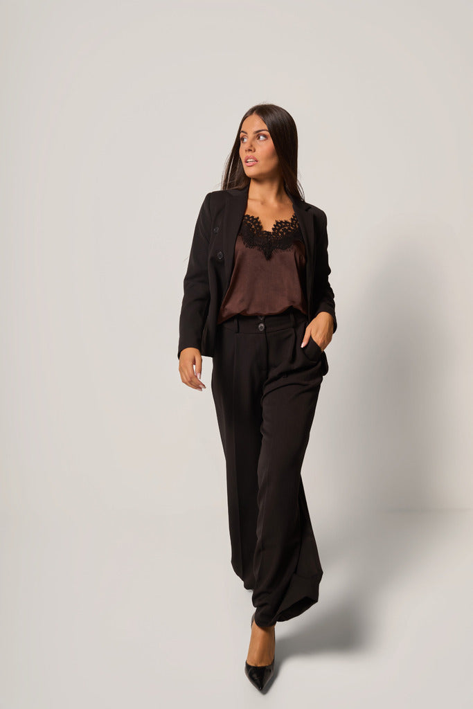 Pantalone a palazzo donna elegante