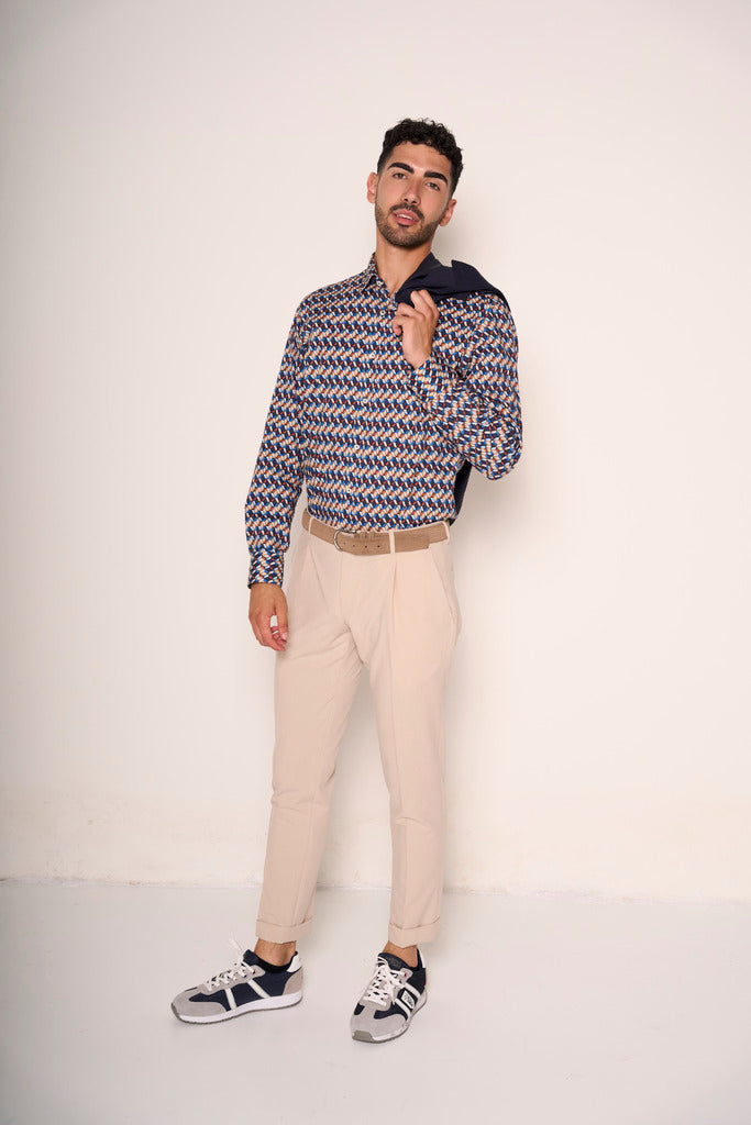 Pantaloni con pences e risvolto