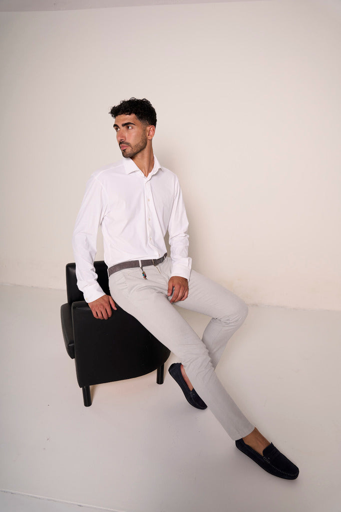 Pantaloni slim fit con ciondolo