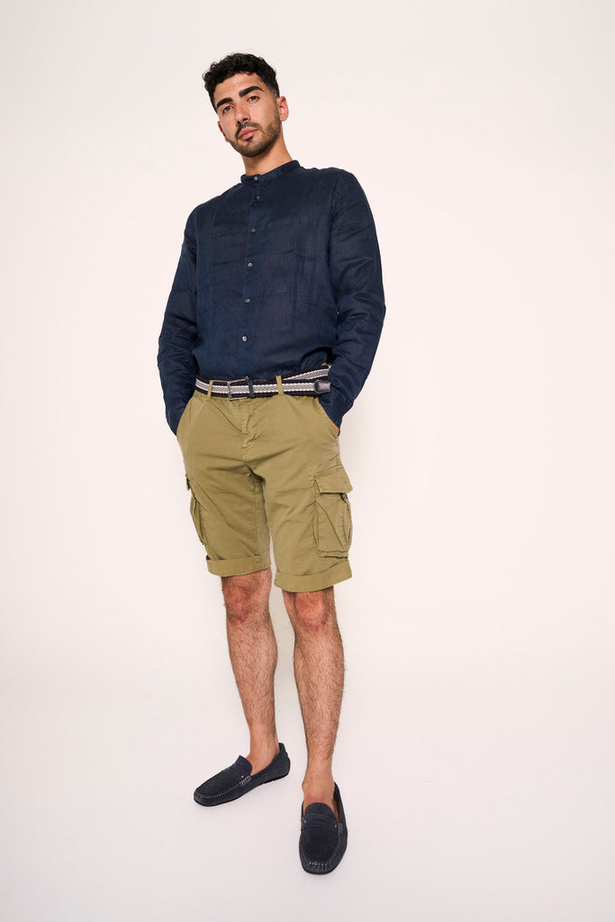 Pantaloncini color salvia con tasconi e risvolti