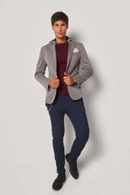 Pantalone uomo elegante con catena