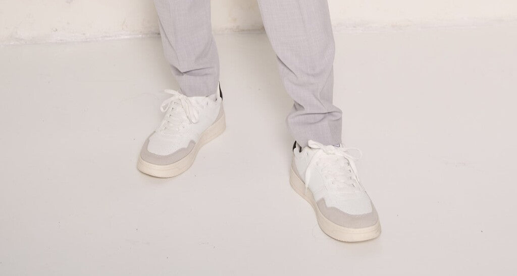 Sneakers bicolor in pelle scamosciata e tela bianco grigio