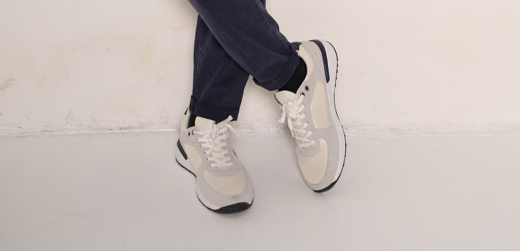 Sneakers retrò uomo in tela e suede bianco panna grigio