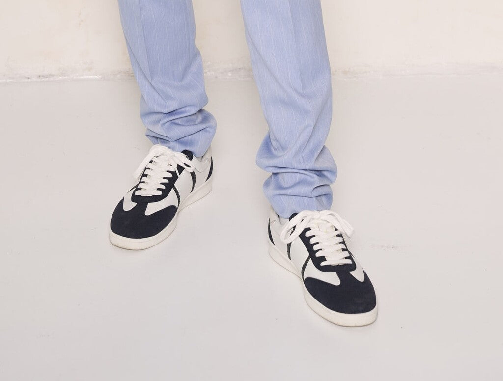 Sneakers bianche e blu "Marina Militare" con dettagli grafici