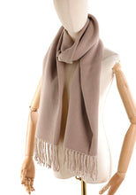 Carica l'immagine nel visualizzatore di Gallery, Sciarpa Morbida con Frange
