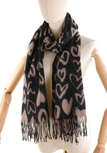 Carica l'immagine nel visualizzatore di Gallery, Sciarpa Donna – Fantasia Cuori, Modello Morbido con Frange
