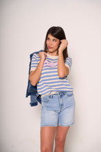 Carica l&#39;immagine nel visualizzatore di Gallery, T-shirt “Dolcezza” a righe
