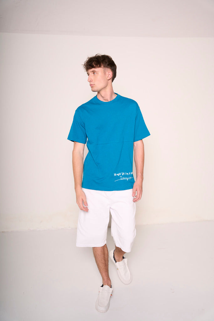 T-shirt con cucitura centrale e stampe