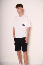 Carica l&#39;immagine nel visualizzatore di Gallery, T-shirt bianca &quot;Good Vibes&quot; con taschino
