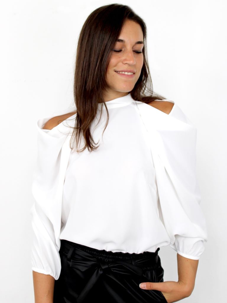 Blusa cut out su spalle
