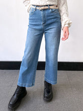 Carica l&#39;immagine nel visualizzatore di Gallery, Jeans culotte gamba larga
